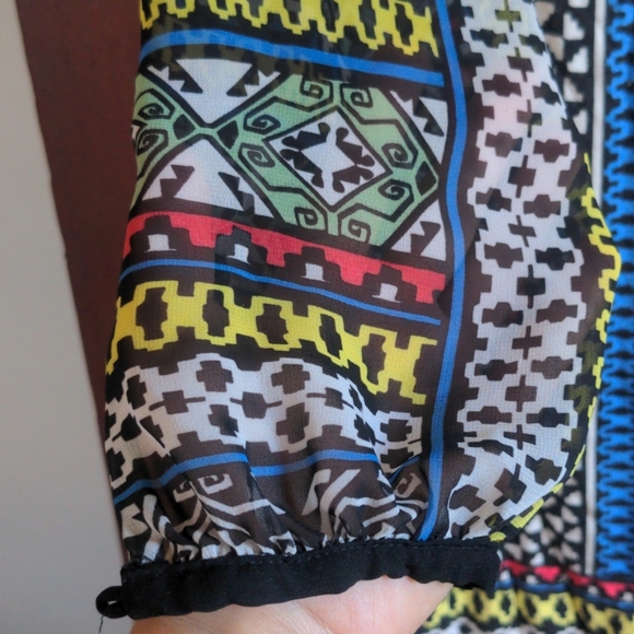 Chelsea & Theodore - V-neck dress - Picture 3 of 4